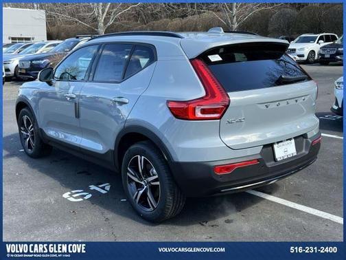 2026 Volvo XC40 B5 Core