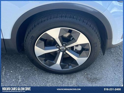 2025 Volvo XC40 B5 Core Bright Theme