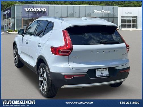 2025 Volvo XC40 B5 Core Bright Theme