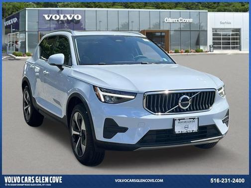 2025 Volvo XC40 B5 Core Bright Theme