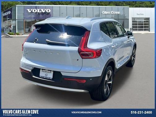2025 Volvo XC40 B5 Core Bright Theme