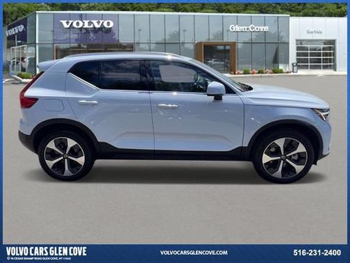 2025 Volvo XC40 B5 Core Bright Theme