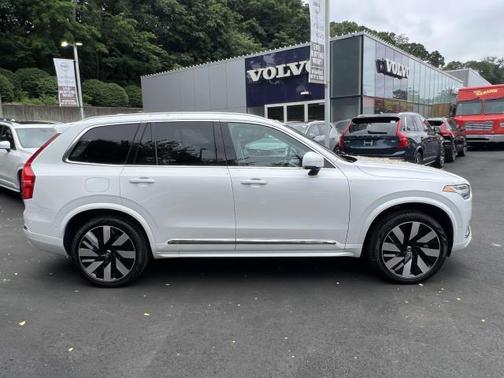 2023 Volvo XC90 Recharge Plug-In Hybrid T8 Ultimate Bright Theme 7-Seater
