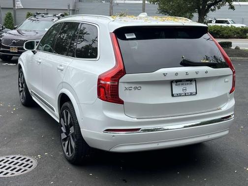 2023 Volvo XC90 Recharge Plug-In Hybrid T8 Ultimate Bright Theme 7-Seater