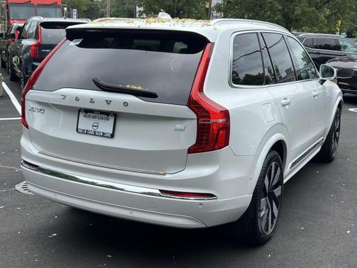 2023 Volvo XC90 Recharge Plug-In Hybrid T8 Ultimate Bright Theme 7-Seater