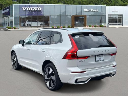 2024 Volvo XC60 Recharge Plug-In Hybrid T8 Plus Dark Theme
