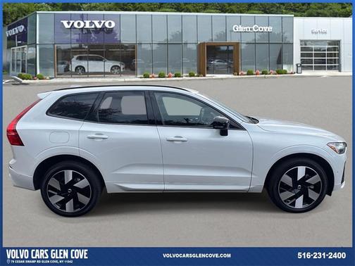 2024 Volvo XC60 Recharge Plug-In Hybrid T8 Plus Dark Theme