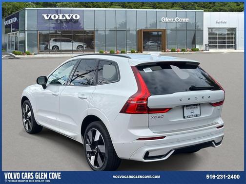 2024 Volvo XC60 Recharge Plug-In Hybrid T8 Plus Dark Theme