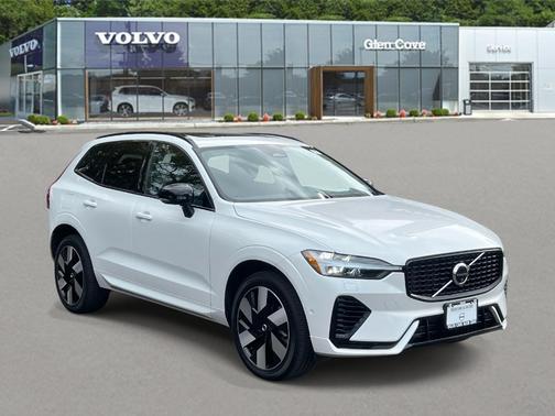2024 Volvo XC60 Recharge Plug-In Hybrid T8 Plus Dark Theme