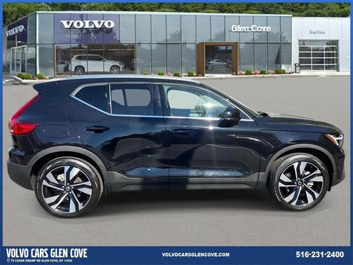 2025 Volvo XC40 B5 Plus Bright Theme