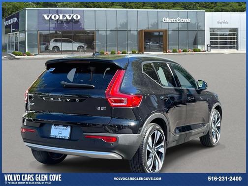 2025 Volvo XC40 B5 Plus Bright Theme