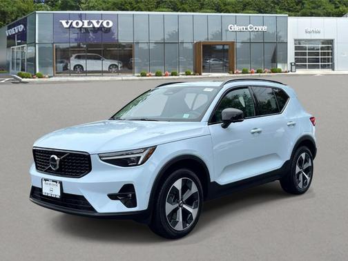 Cloud 9 White 2026 Volvo XC40 B5 Plus