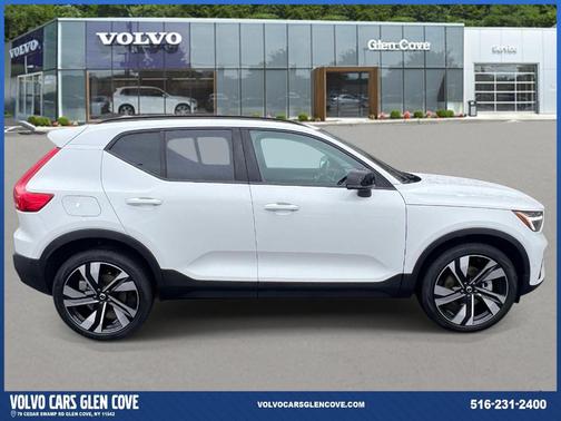 Crystal White 2026 Volvo XC40 B5 Ultra