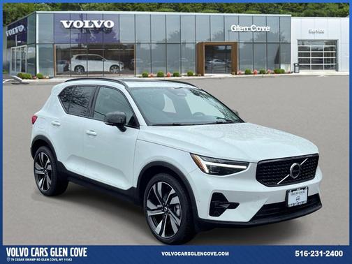 Crystal White 2026 Volvo XC40 B5 Ultra