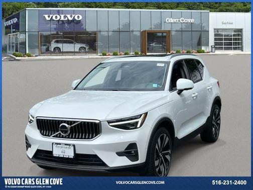 2024 Volvo XC40 B5 Plus Bright Theme
