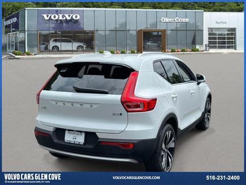 2024 Volvo XC40 B5 Plus Bright Theme