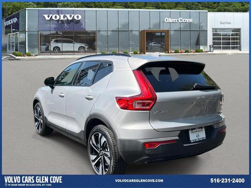 2025 Volvo XC40 B5 Ultra Dark Theme