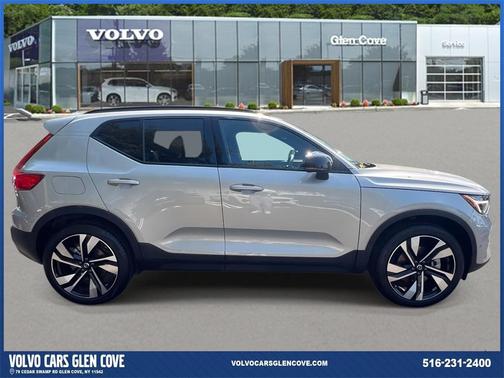 2025 Volvo XC40 B5 Ultra Dark Theme