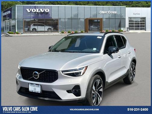 2025 Volvo XC40 B5 Ultra Dark Theme