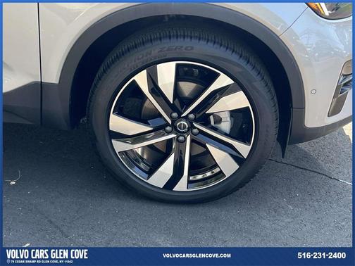 2025 Volvo XC40 B5 Ultra Dark Theme