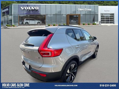 2025 Volvo XC40 B5 Ultra Dark Theme
