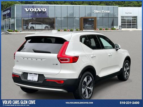 2025 Volvo XC40 B5 Plus Bright Theme