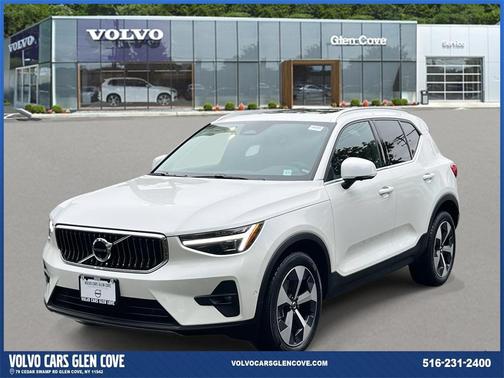 2025 Volvo XC40 B5 Plus Bright Theme
