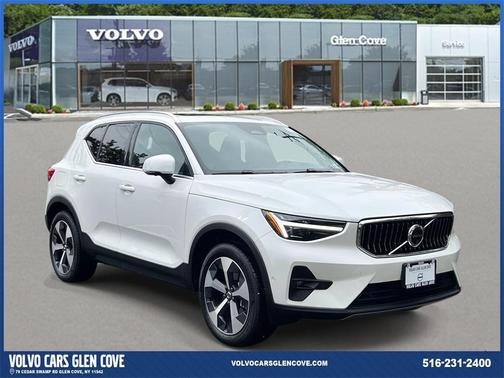 2025 Volvo XC40 B5 Plus Bright Theme