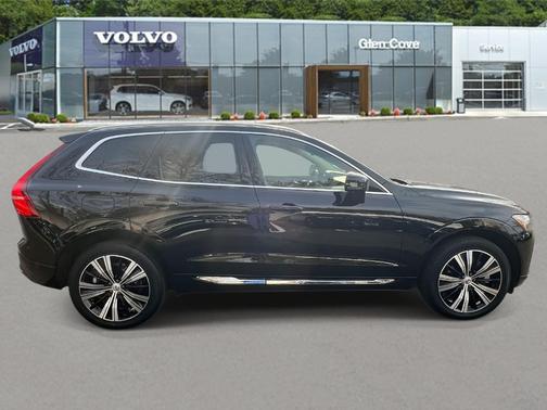 2023 Volvo XC60 Recharge Plug-In Hybrid T8 Plus Bright Theme