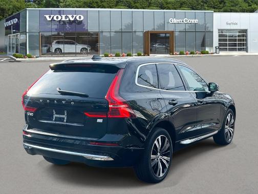 2023 Volvo XC60 Recharge Plug-In Hybrid T8 Plus Bright Theme