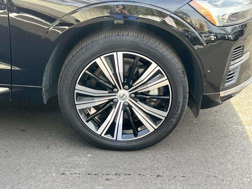 2023 Volvo XC60 Recharge Plug-In Hybrid T8 Plus Bright Theme