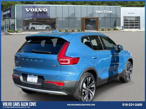 2025 Volvo XC40 B5 Ultra Bright Theme