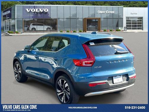 2025 Volvo XC40 B5 Ultra Bright Theme