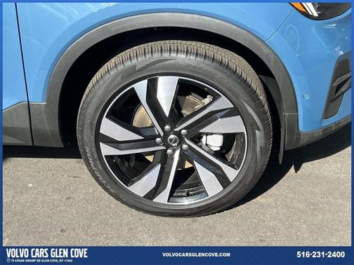 2025 Volvo XC40 B5 Ultra Bright Theme