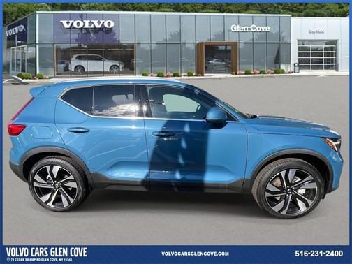 2025 Volvo XC40 B5 Ultra Bright Theme