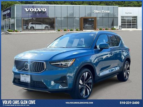 2025 Volvo XC40 B5 Ultra Bright Theme