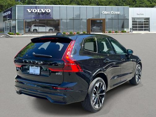 Onyx Black Metallic 2026 Volvo XC60 B5 Plus