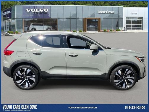 2025 Volvo XC40 B5 Plus Bright Theme