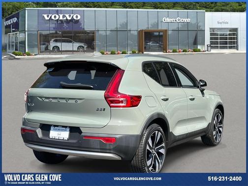 2025 Volvo XC40 B5 Plus Bright Theme