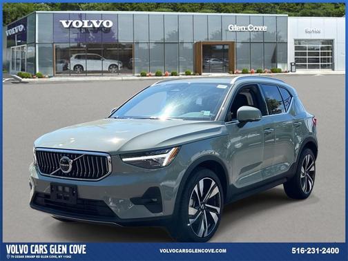 2025 Volvo XC40 B5 Plus Bright Theme