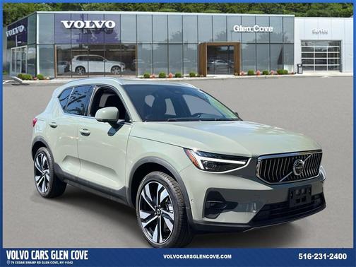 2025 Volvo XC40 B5 Plus Bright Theme