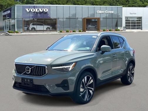 2025 Volvo XC40 B5 Plus Bright Theme
