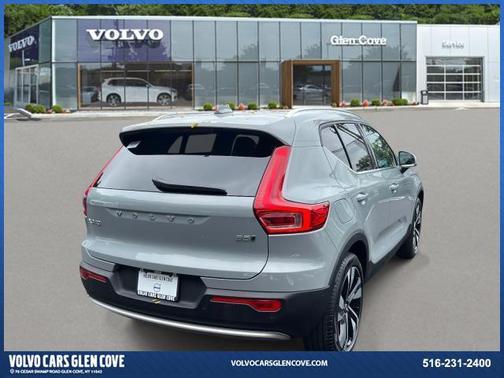 2025 Volvo XC40 B5 Plus Bright Theme