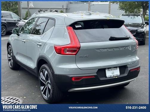 2025 Volvo XC40 B5 Plus Bright Theme