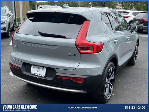 2025 Volvo XC40 B5 Plus Bright Theme