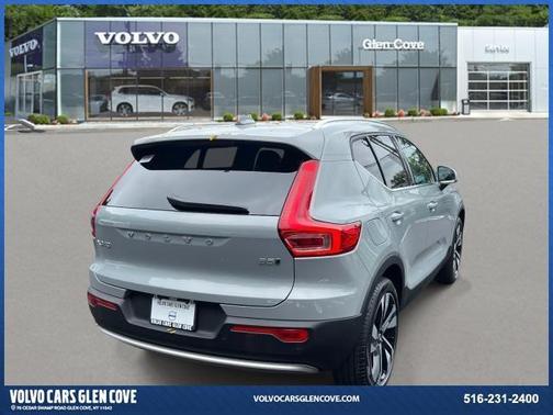 2025 Volvo XC40 B5 Plus Bright Theme
