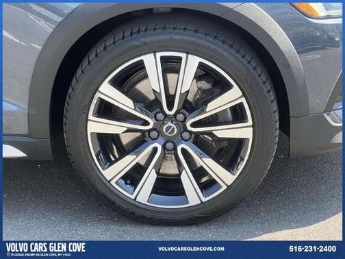 Denim Blue Metallic 2020 Volvo V60 Cross Country T5
