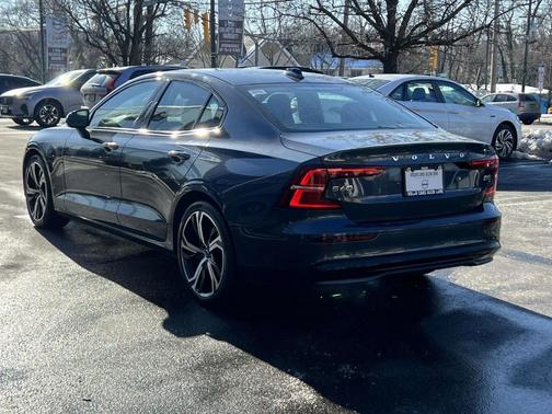 2023 Volvo S60 B5 Core Dark Theme