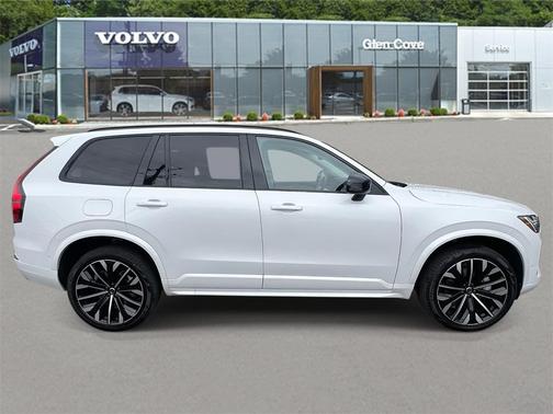 2026 Volvo XC90 B6 Ultra Dark Theme 7-Seater