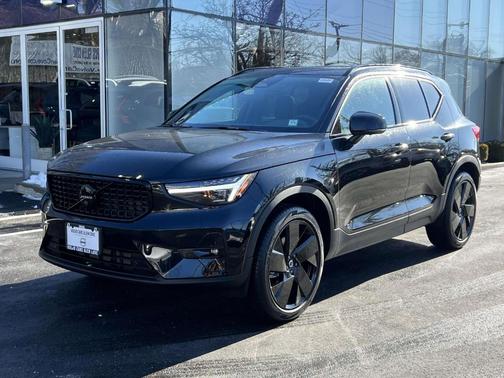 2026 Volvo XC40 B5 Ultra Black Edition